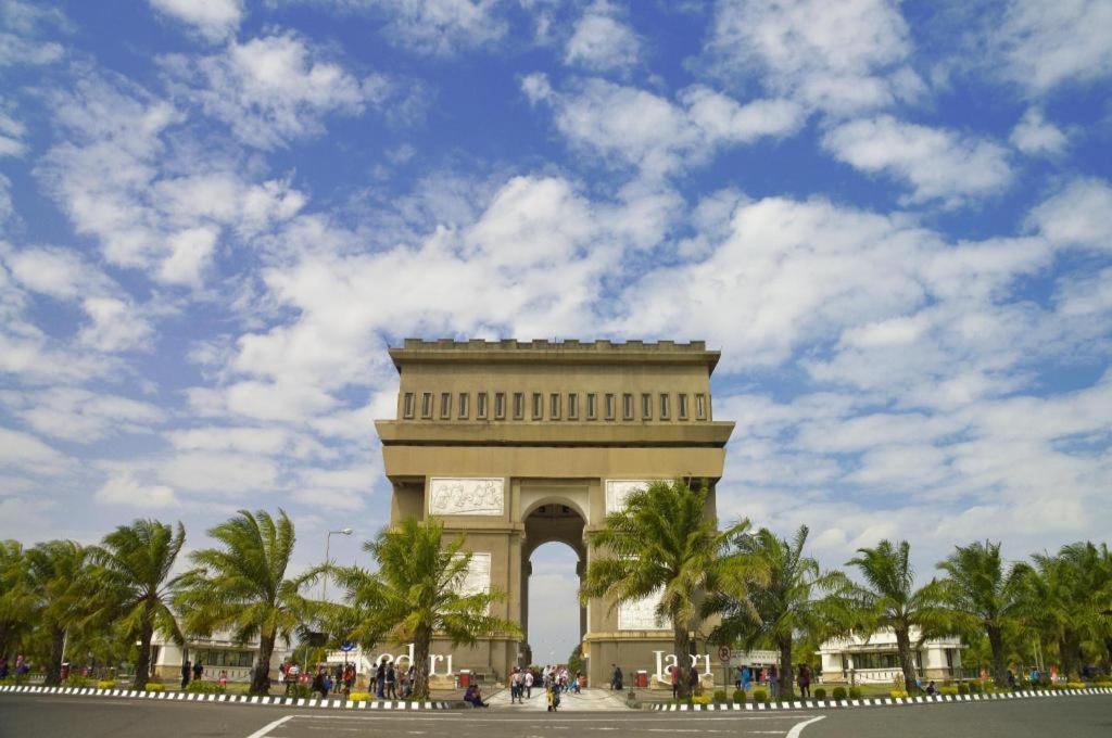 Reddoorz Syariah Near Lapangan Pancasila Simpang Lima Hostel Semarang Buitenkant foto