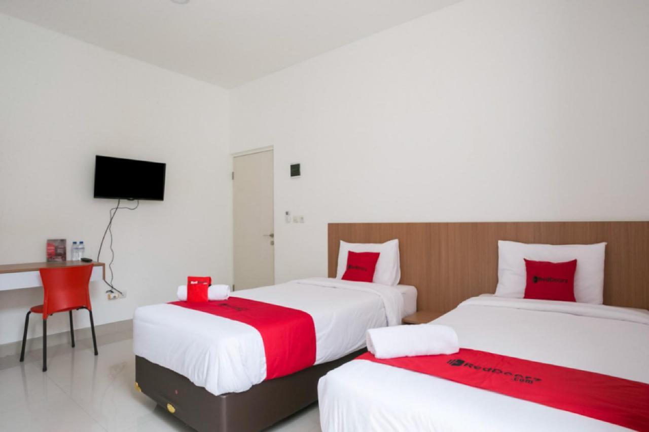 Reddoorz Syariah Near Lapangan Pancasila Simpang Lima Hostel Semarang Buitenkant foto