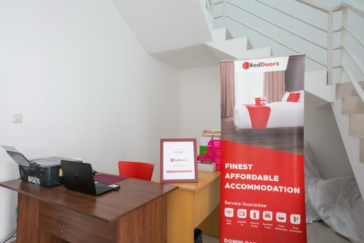 Reddoorz Syariah Near Lapangan Pancasila Simpang Lima Hostel Semarang Buitenkant foto